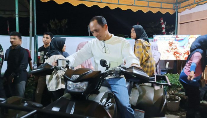 Kunjungi Stand TNI AD, Bupati Aceh Selatan Naiki Kendaraan Taktis