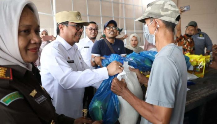 Pj Bupati Aceh Utara Tinjau Operasi Pasar Tanggap Inflasi