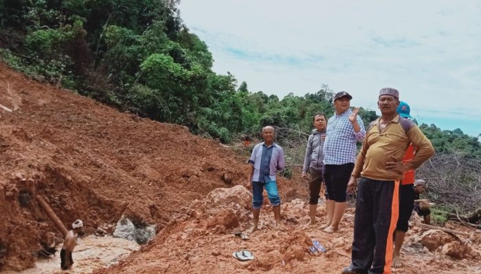 Anggota DPRA Edi Kamal Kunjungi Lokasi Longsor Beutong