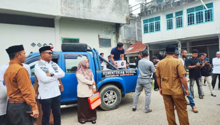 Wakil Ketua DPRA Safaruddin Sambangi Korban Kebakaran di Keude Siblah Blangpidie