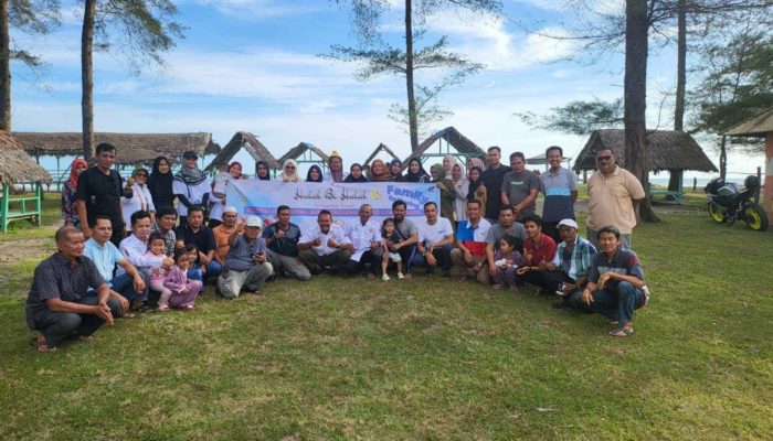 Komunitas IKM Nagan Raya Gelar Raker di Pantai Naga Permai