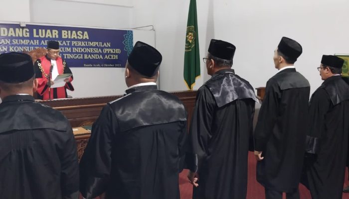 Ketua Pengadilan Tinggi Banda Aceh Lantik 5 Advokat dari PPKHI