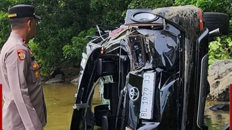 Minibus Terjun ke Jurang Gunung Geurutee