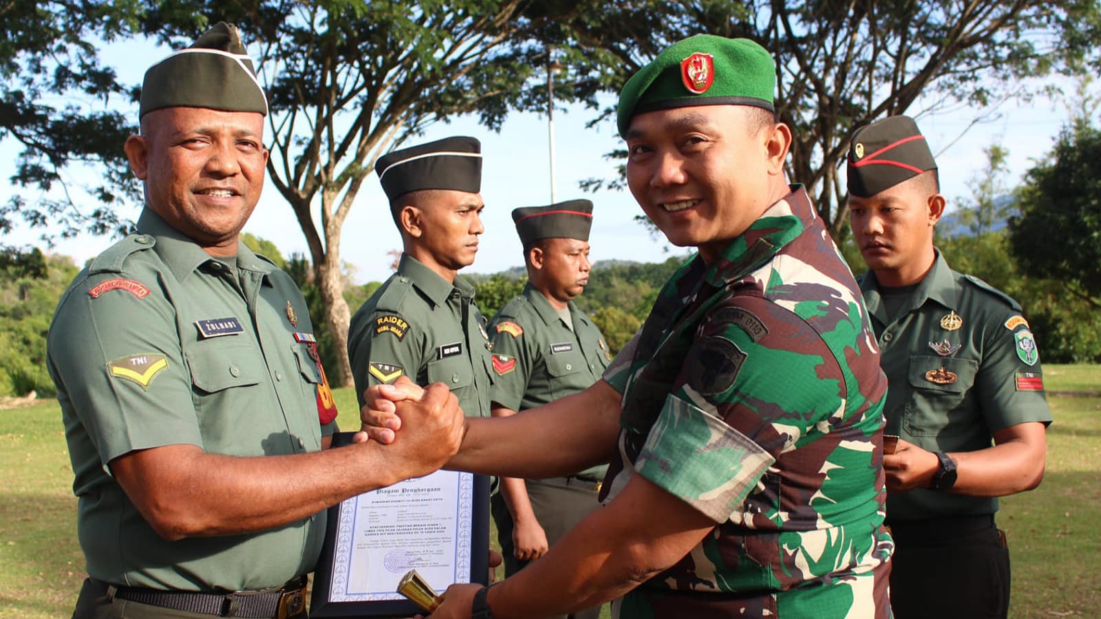 Prajurit TNI Terbaik di Abdya Terima Reward dari Dandim