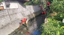 Jumat Bersih: Tagana Padang Hilir Abdya Bersihkan Parit dari Sedimen dan Sampah