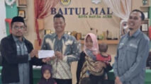 Budiman, Muallaf Asal Sumut Terima Santunan dari Baitul Mal Banda Aceh