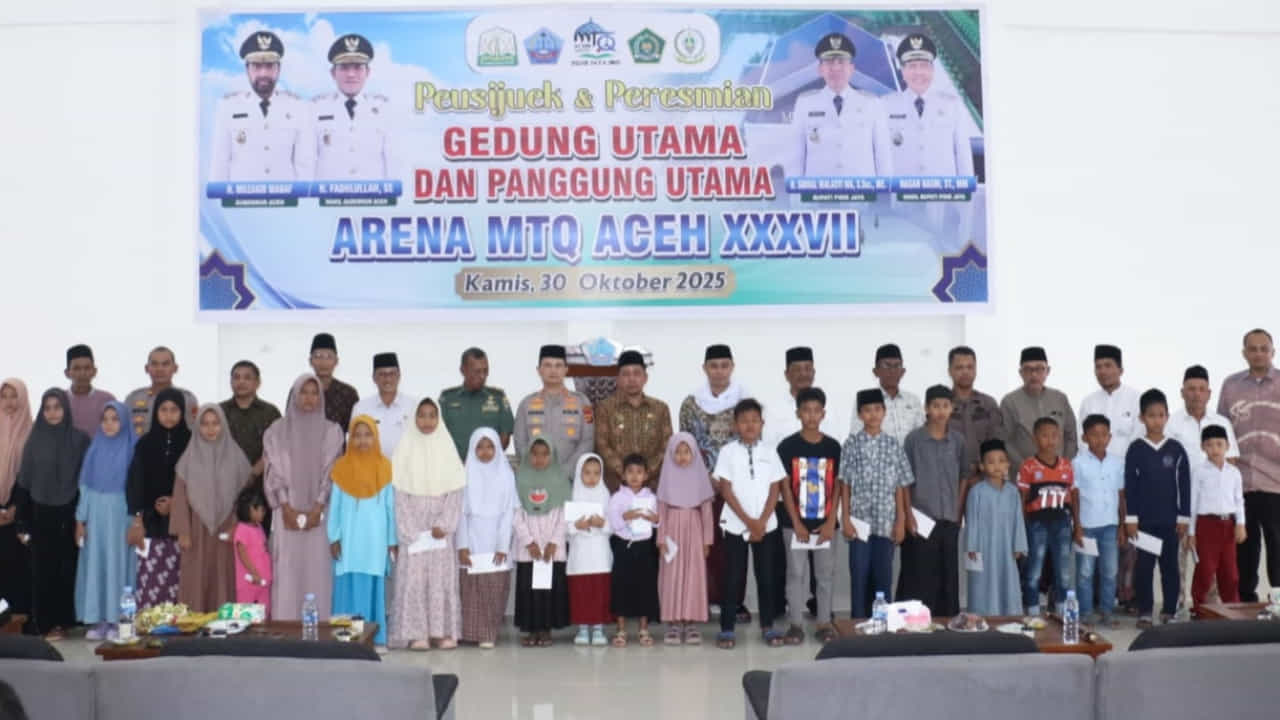 Pemkab Pidie Jaya Santuni Yatim Saat Resmikan Gedung Utama Arena MTQ Aceh