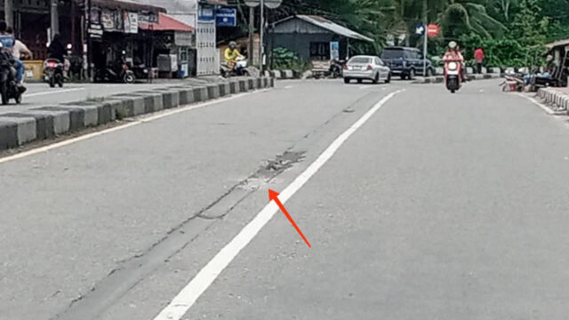 Lubang Panjang di Jembatan Pulau Kayu Susoh Ancam Keselamatan Pengendara