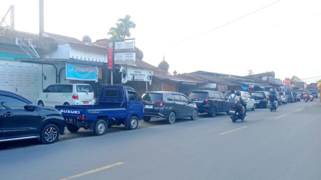 Lebih Tiga Pekan, Antrean Panjang BBM di Abdya Tak Teratasi