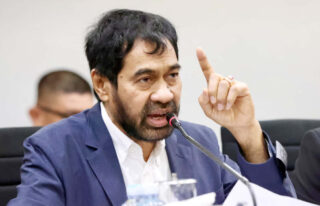 Mualem Marah! Sebut Tak Beri Izin Perjalanan Umrah Bupati Aceh Selatan