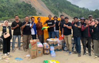 Relawan Abdya Peduli Salurkan Bantuan hingga Pasang Starlink di Gayo Lues