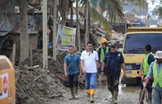 Pemerintah Aceh Turunkan Lima Alat Berat Bersihkan Lumpur di Sekolah Aceh Tamiang